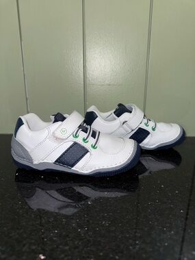 Striderite wes sneaker size toddler 9